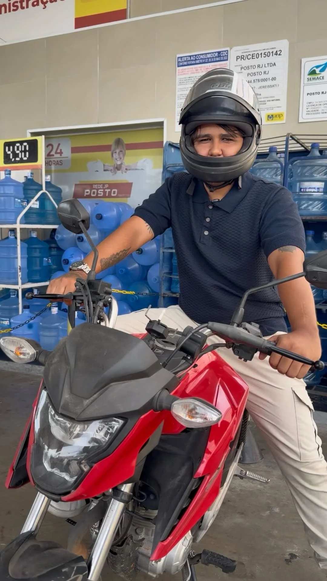 Cliente da BomPraT com uma Honda vermelha